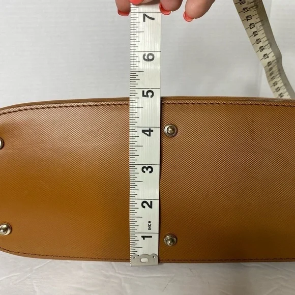 Classic Dooney & Bourke Zip-Zip Tan Croc Satchel - Picture 6 of 13